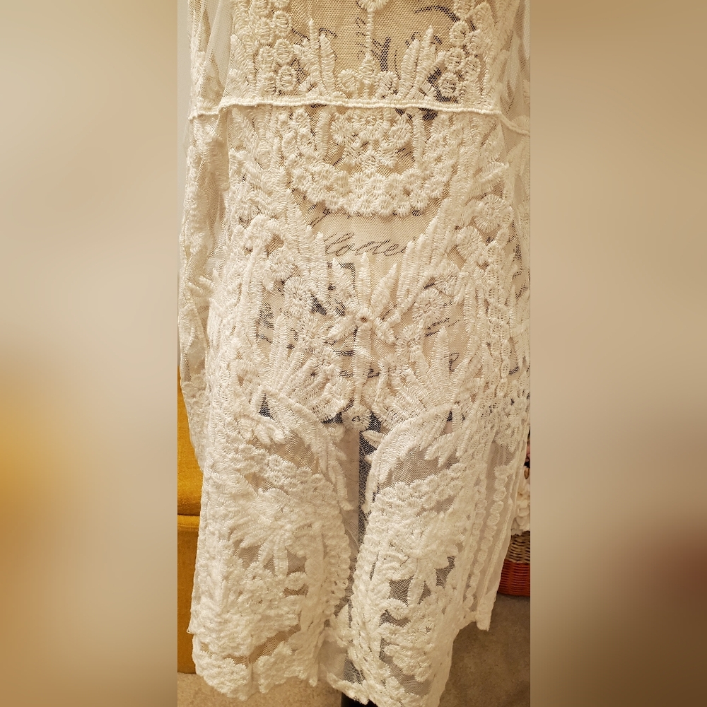 Elegant Beige  Lace Dress / Swimware Coverup.Size M. - Picture 6 of 10